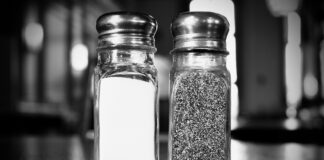 Choice two condiments shakers